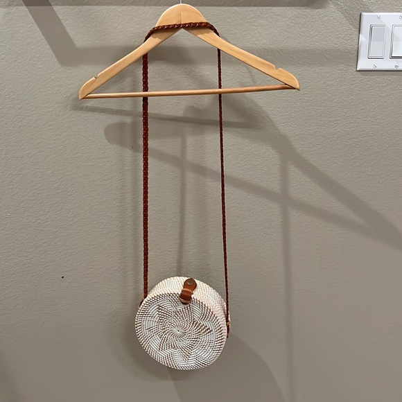 Round Raton Bag from Bali - Picture 2 of 4